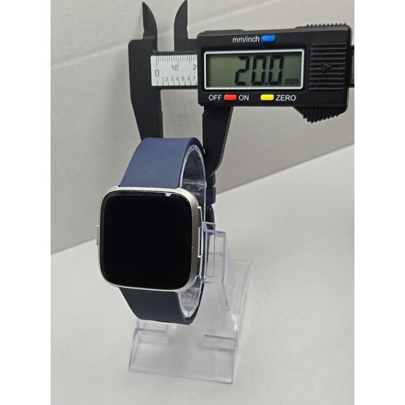 Fitbit Versa FB504 Smartwatch Silver Activity Tracker Tested Working No Charger - Picture 3 of 10